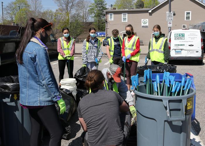 PHOTOS Helping to keep it clean in downtown Pawcatuck Stonington