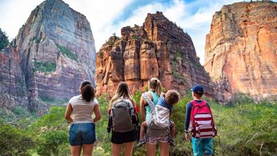 hiking-family-zion