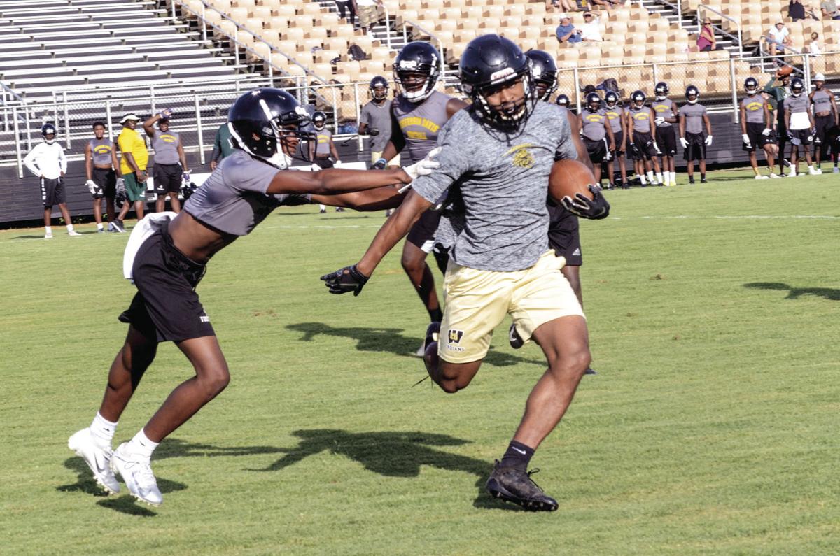 Photos Wetumpka Hosts Benjamin Russell Jeff Davis Trinity For 7