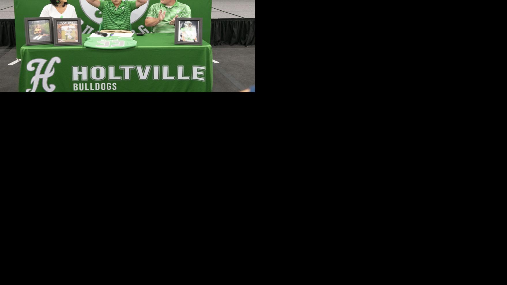 050142025 Holtville Signing 001.jpg