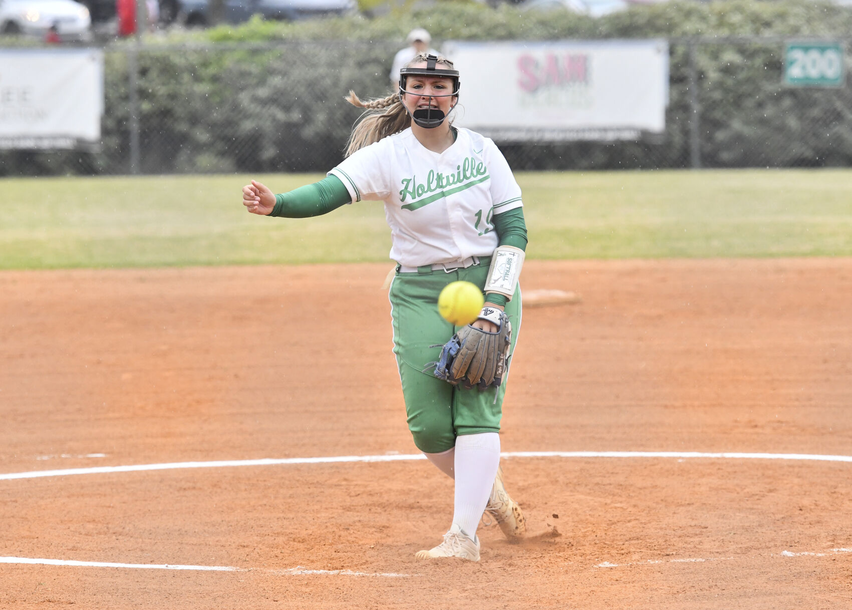Holtville softball stuns defending champs with 14-13 win in extra innings