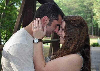 Hawk, Harris to wed in November