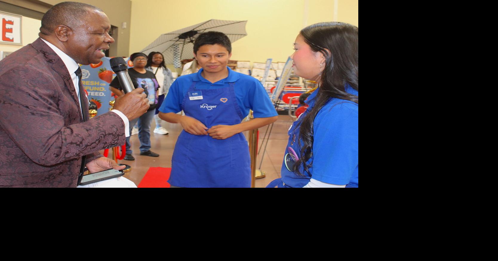 Kroger associate Alex Lopez wins annual ‘Bag-Off’