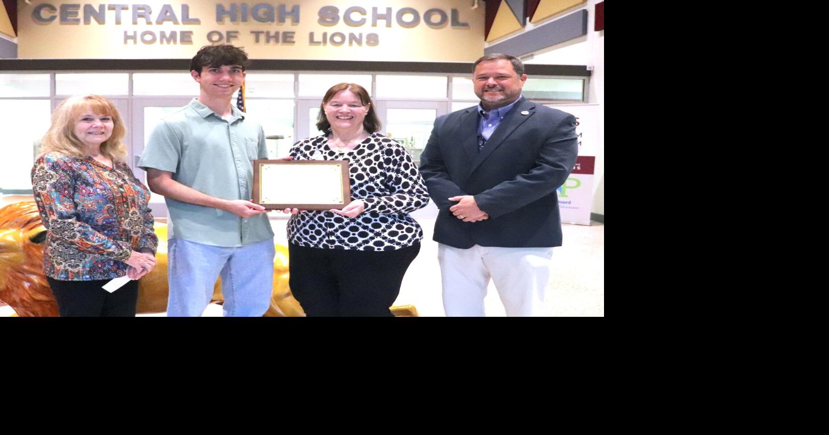 Burns awarded League of Women Voters scholarship
