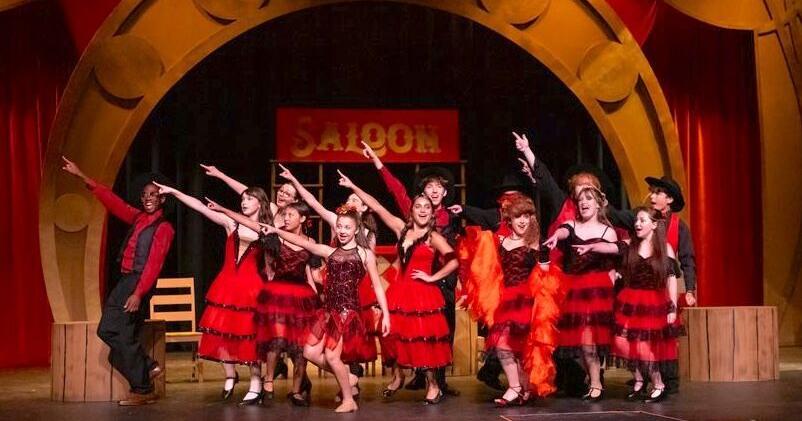 It's 'Curtains' for these teens!