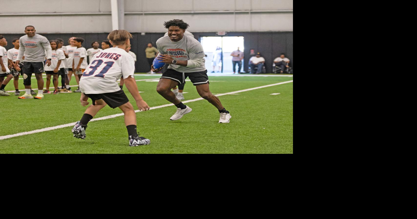 Jones returns to Carrollton for free football camp