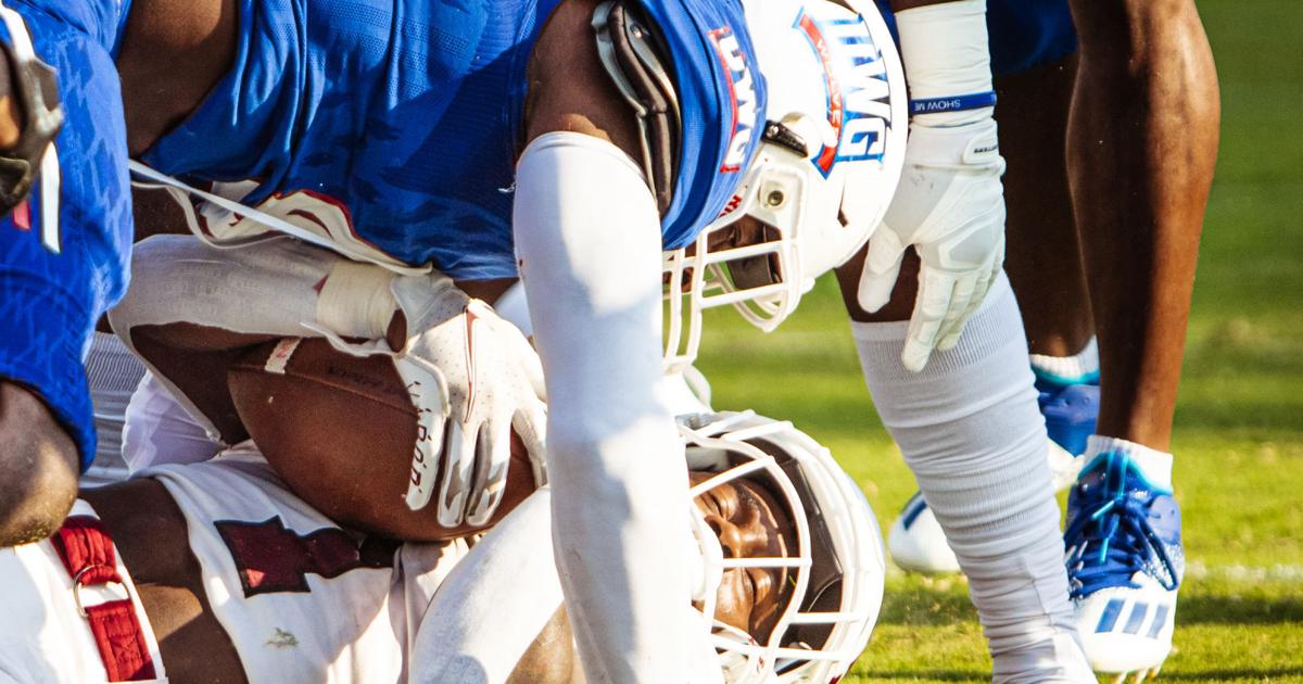 Wolves defense rocks, offense rolls | Sports | times-georgian.com