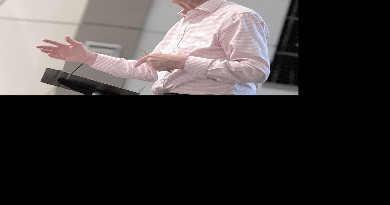 Superconductor: UK master rehearses community chorus