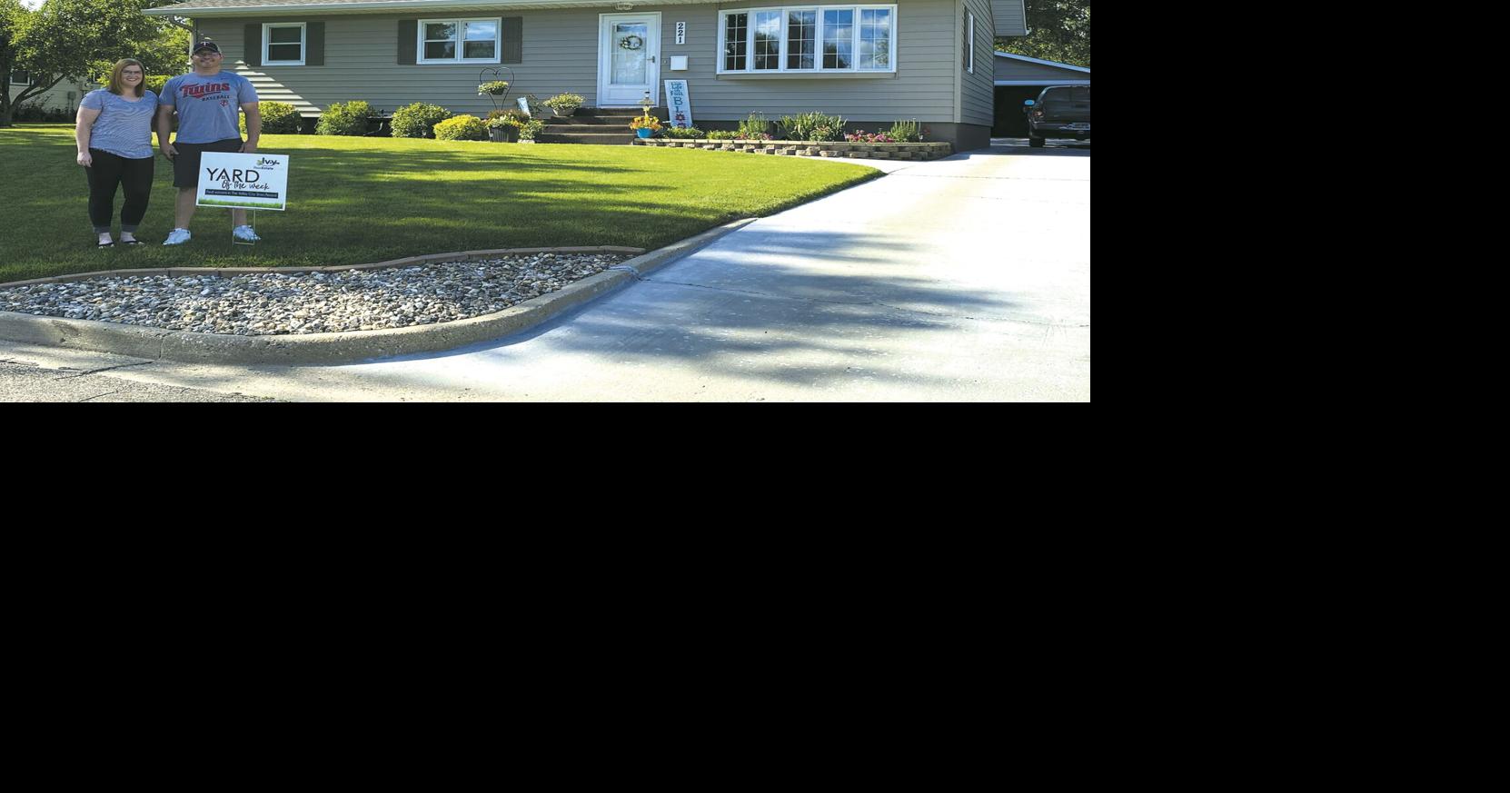 Ivy Real Estate Group Yard of the Week 8 Winner News