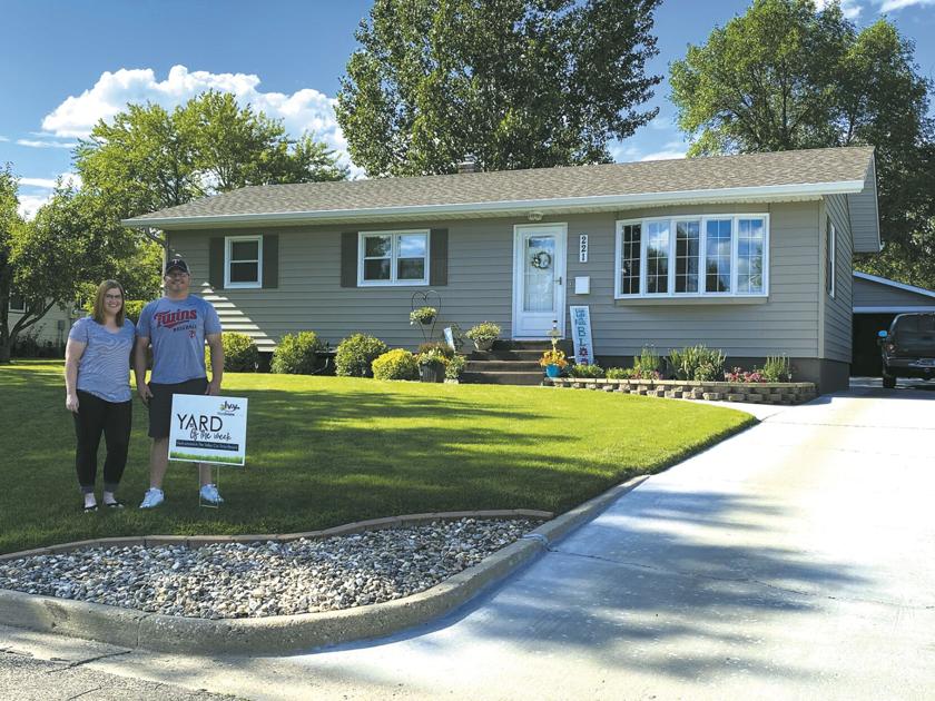 Ivy Real Estate Group Yard of the Week 8 Winner News