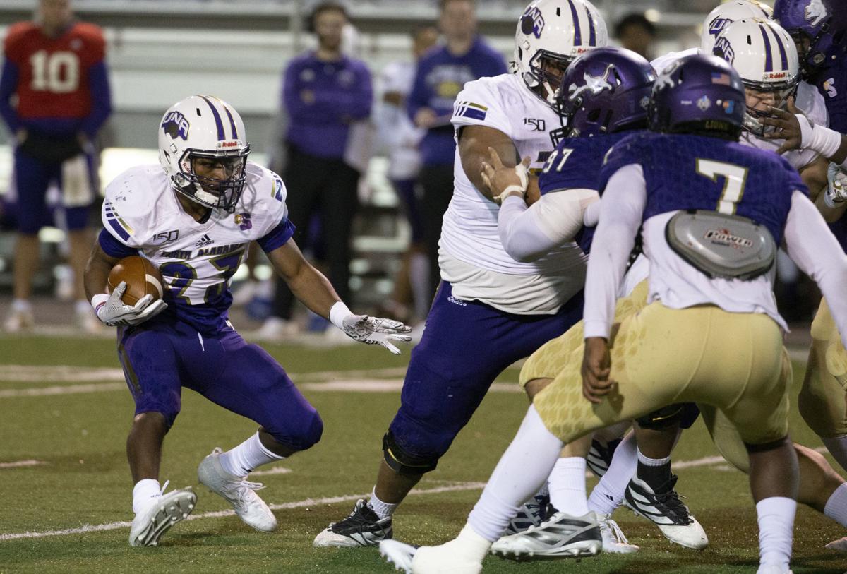 The Una White Team Defeats Purple 17 10 In Spring Scrimmage
