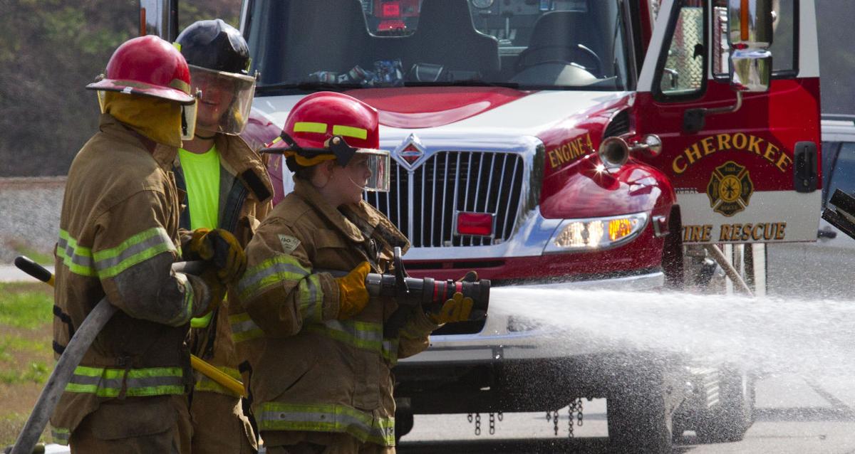 18-Wheeler burns 10