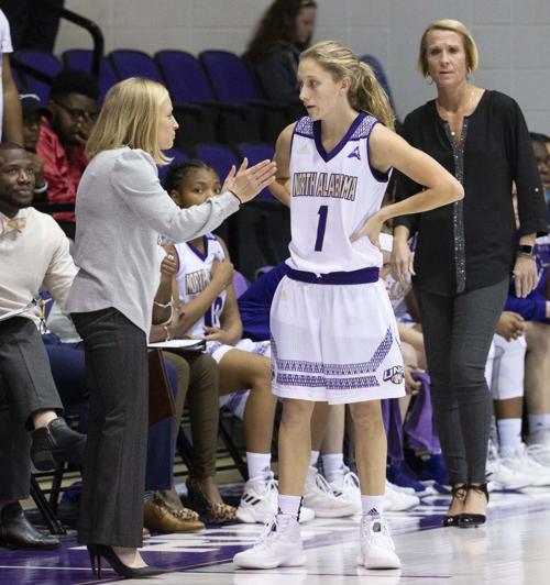 Una Women S Basketball Emma Wallen Adjusts Snaps Out Of Shooting