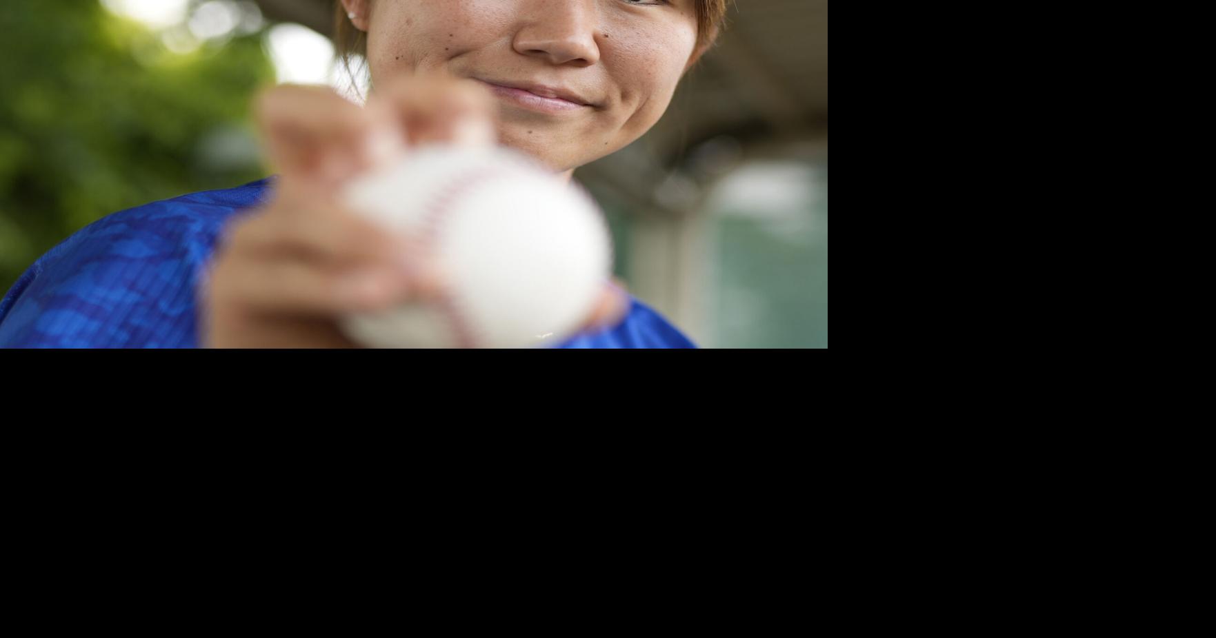 Japanese Knuckleball Pitcher Eri Yoshida Plays on Her Own 'Field of Dreams'  - The Japan News