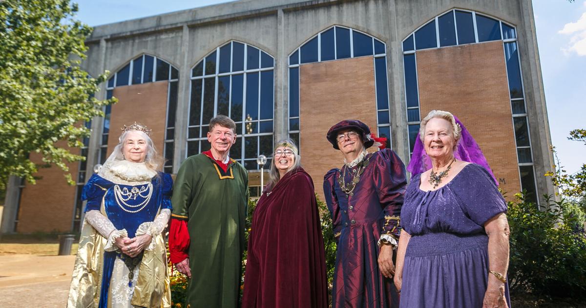 Round Table Member Round Table members help immerse guests in the world of Shakespeare ...