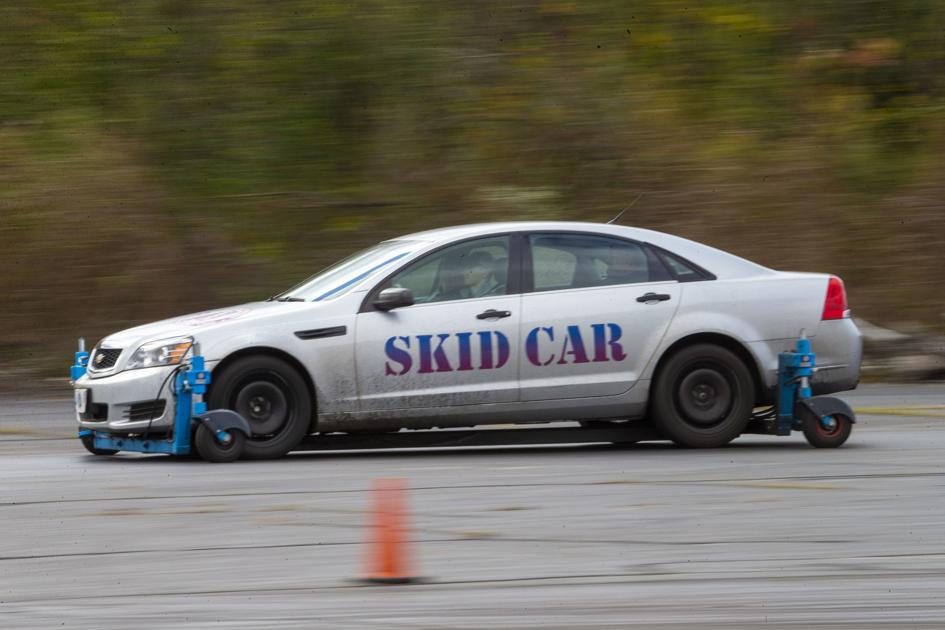 Police hone driving skills with skidcar training Crime