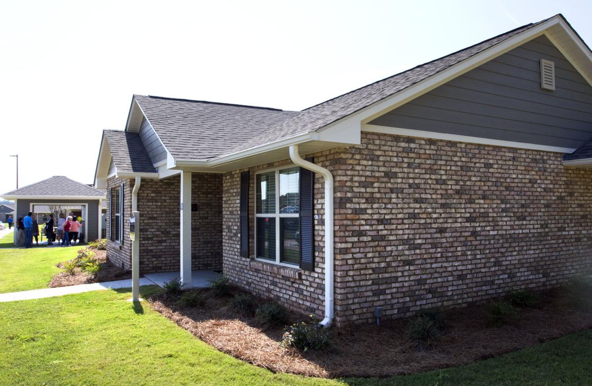 Creekview Village Opens Gallery