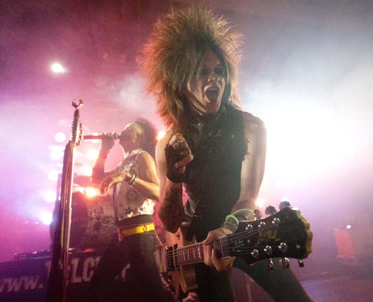 Velcro Pygmies perform at Colbert County High Gallery