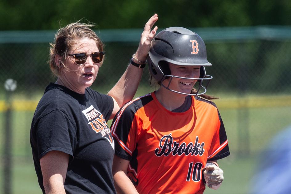 TimesDaily.com - Brooks upsets No. 1 Rogers for softball area title image