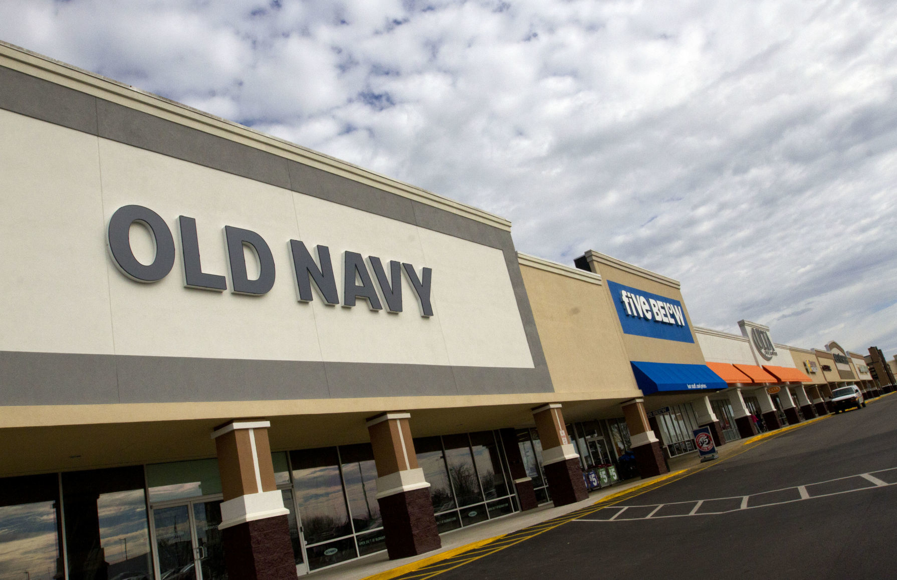 Old Navy opens today | Local News 