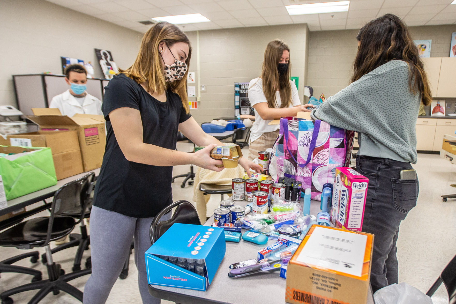 Students do their share to help homeless - Vimarsana News