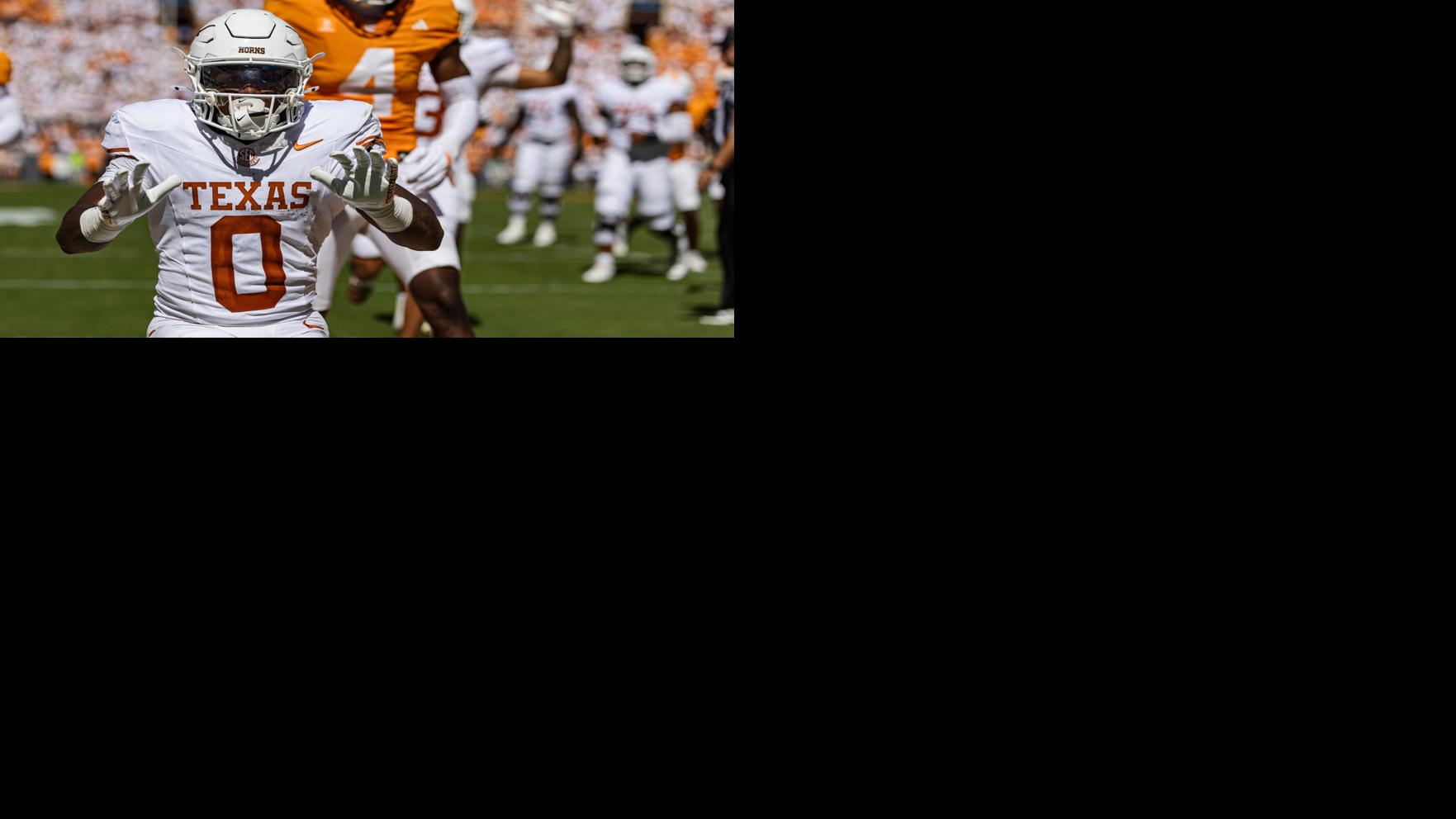 Sack lunch: Simmons ties Texas sacks record in win over Vols
