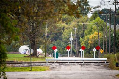 F201011 CROSSING