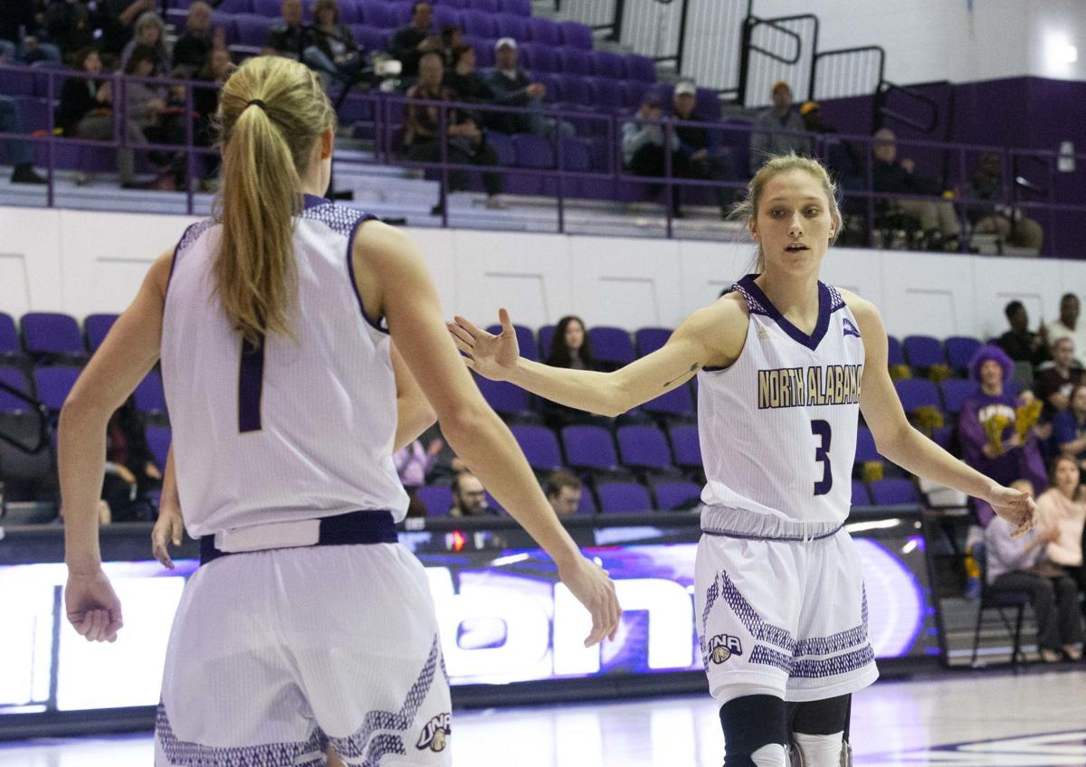Una Women S Basketball Wallen Sisters Lead Lions In Win Over Alabama A M College Headlines Timesdaily Com