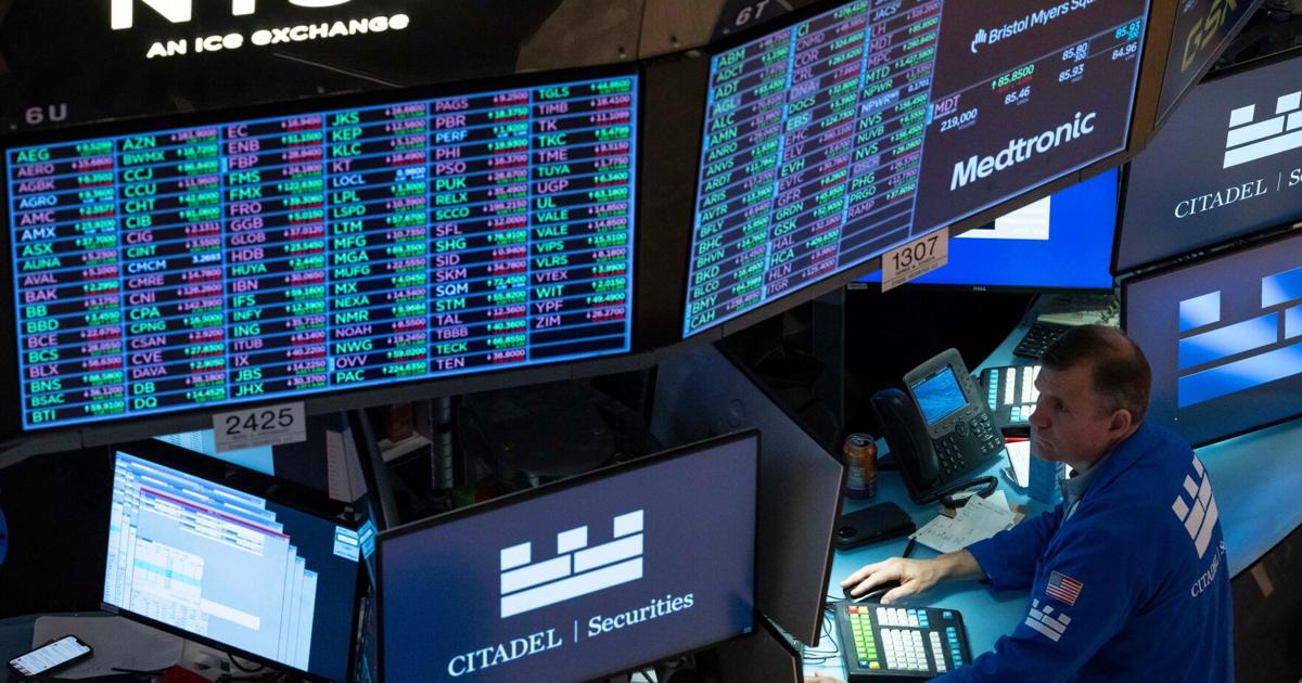 US stocks edge further from their records