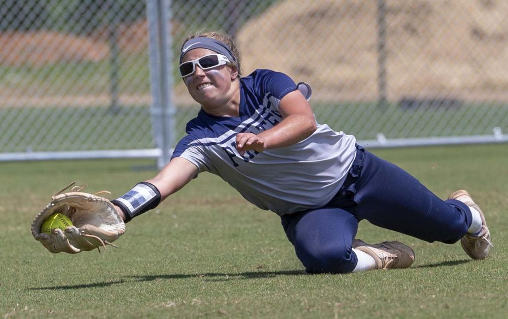TimesDaily.com - Rogers lunges to No. 1 in 4A softball rankings image