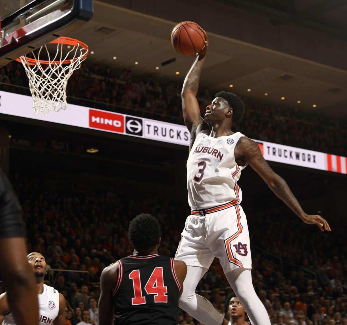 Auburn Men Dominate Georgia To Improve To 15 0 Auburn Sports