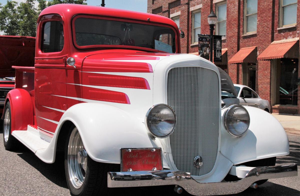 Large crowd shows up for Keller Festival car show News