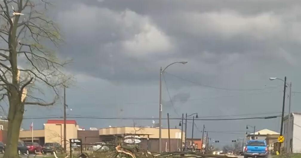 Powerful winds and reported tornadoes rip through the Midwest | Nation ...
