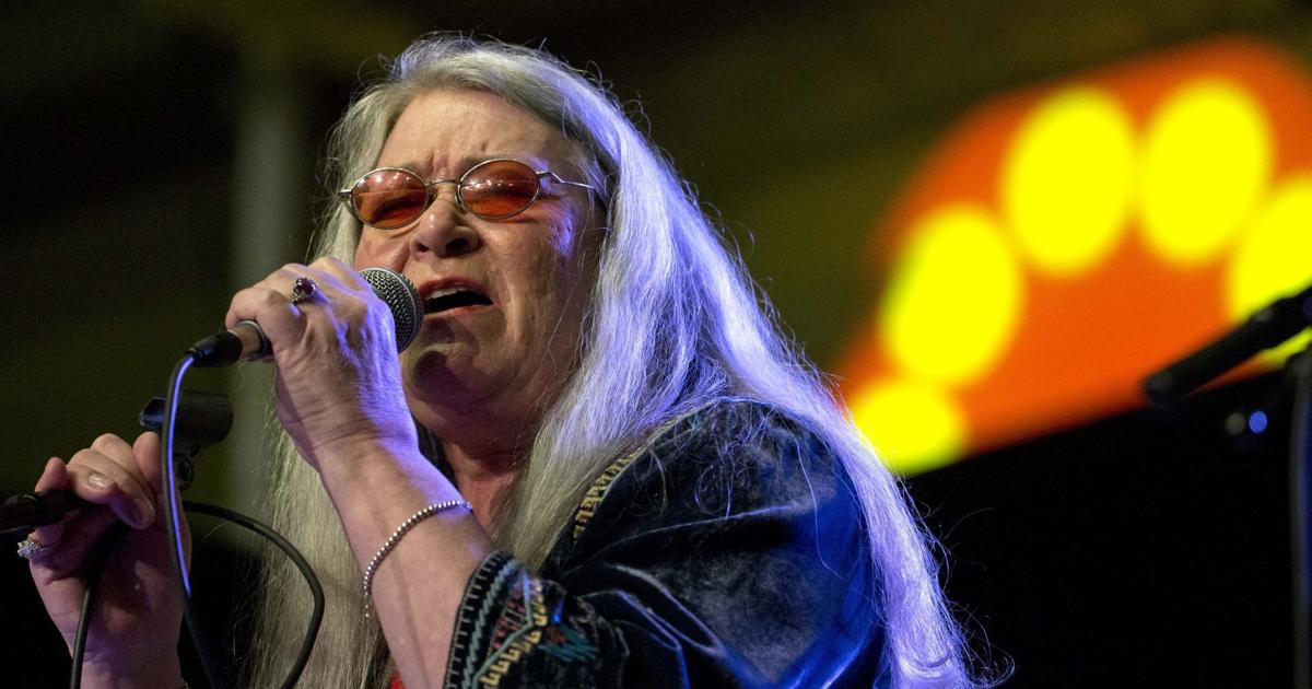 MacKay a rock star to fans, mom to her kids