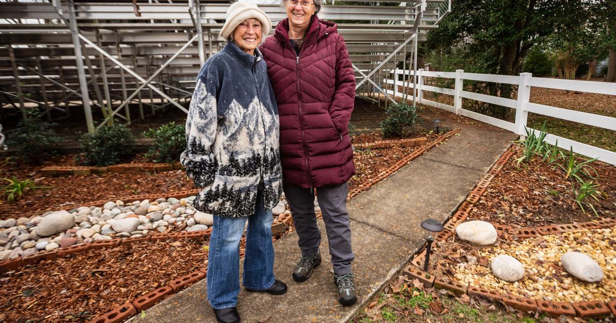 Robbie Robbins finds joy in Master Gardeners program | Life ...