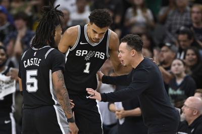 Spurs 'trust Mitch' Johnson after his ascension to take over for Pop |  Sports | timesdaily.com