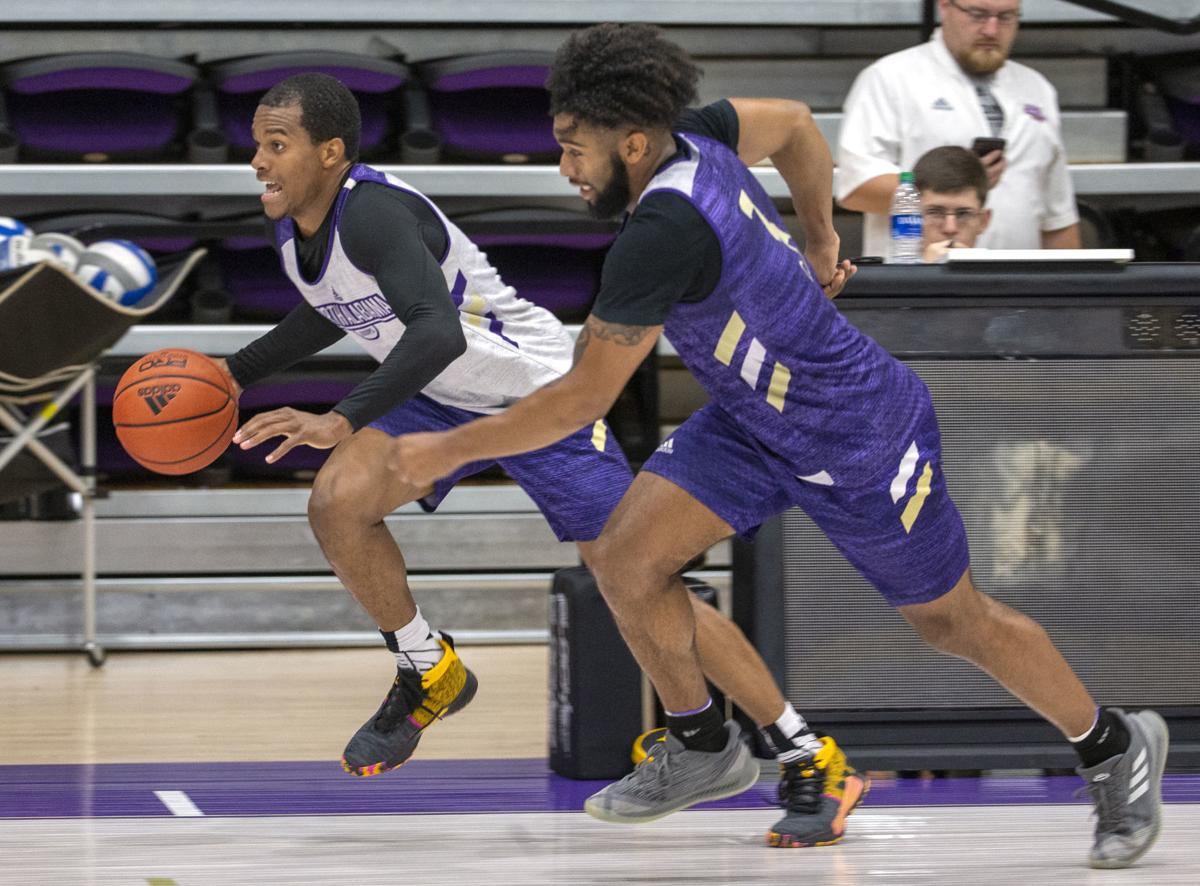 Una Men S Basketball Lions Ready To Turn The Page To 2nd Division