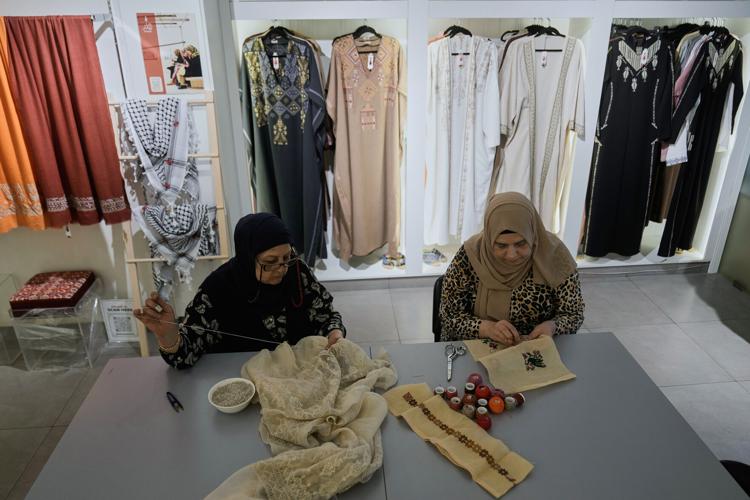Palestinians Threads of Connection