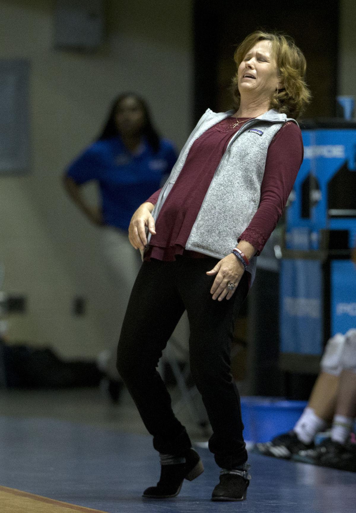 State Volleyball Tournament Buzz kill/Saint James spoils Deshler's