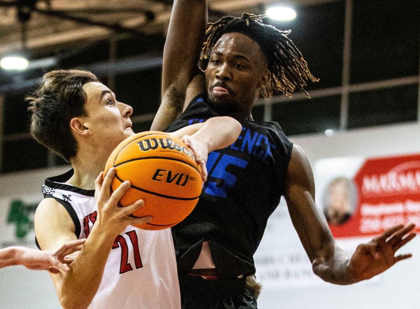TimesDaily.com - In season debut, Muscle Shoals boys beat Florence in overtime image