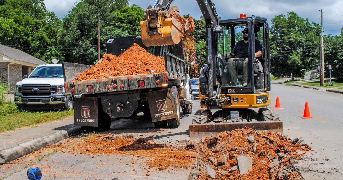 Workers repairing hole in street