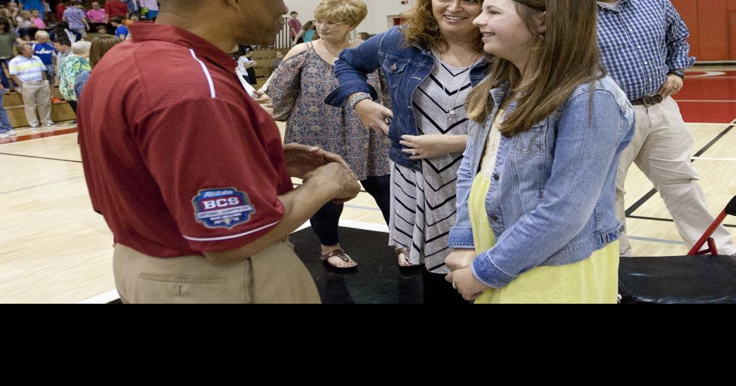 Muscle Shoals student given Heart of Houston award Education