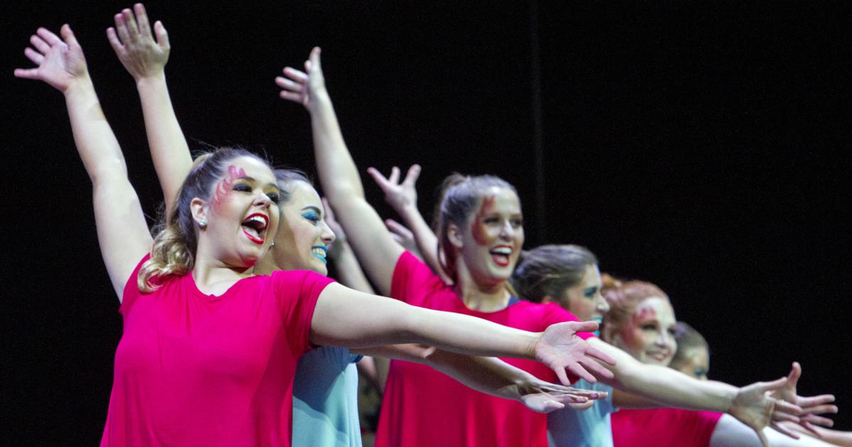 UNA Step Sing Gallery