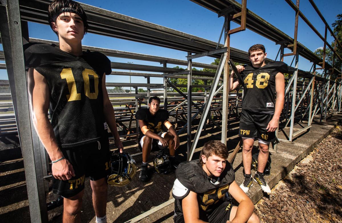 Loretto football hopes toughness leads to longawaited playoff berth