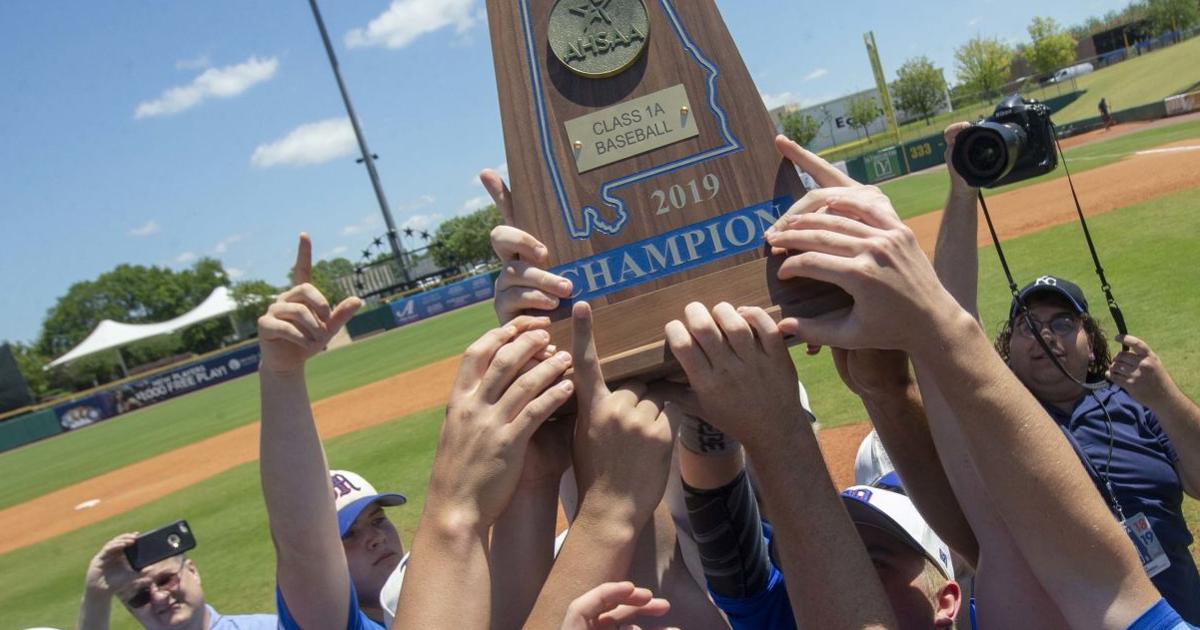 Mars Hill baseball completes unbeaten postseason, beats Brantley for