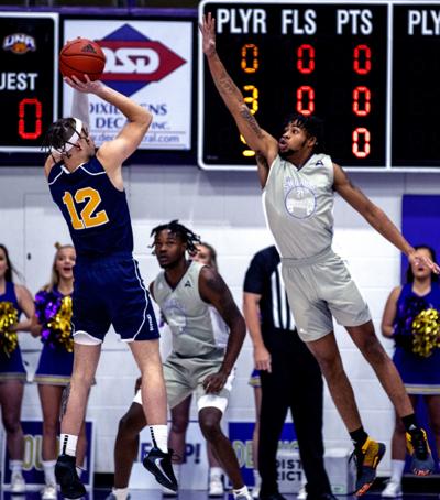 Una Men S Basketball Lions Try To Take Down Indiana College