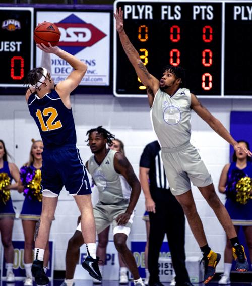 Una Men S Basketball Lions Try To Take Down Indiana College