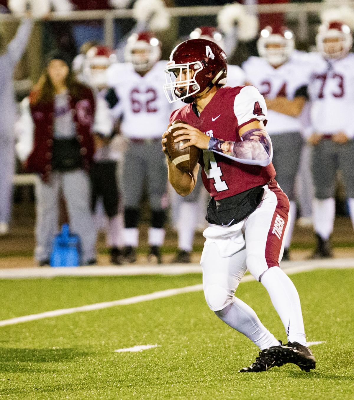 Deshler defeats Oneonta in the second round Class 4A playoffs 2711