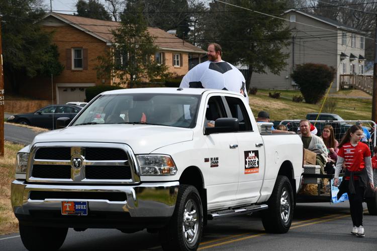 Watch now Santa finds his way to Church Hill for parade Arts