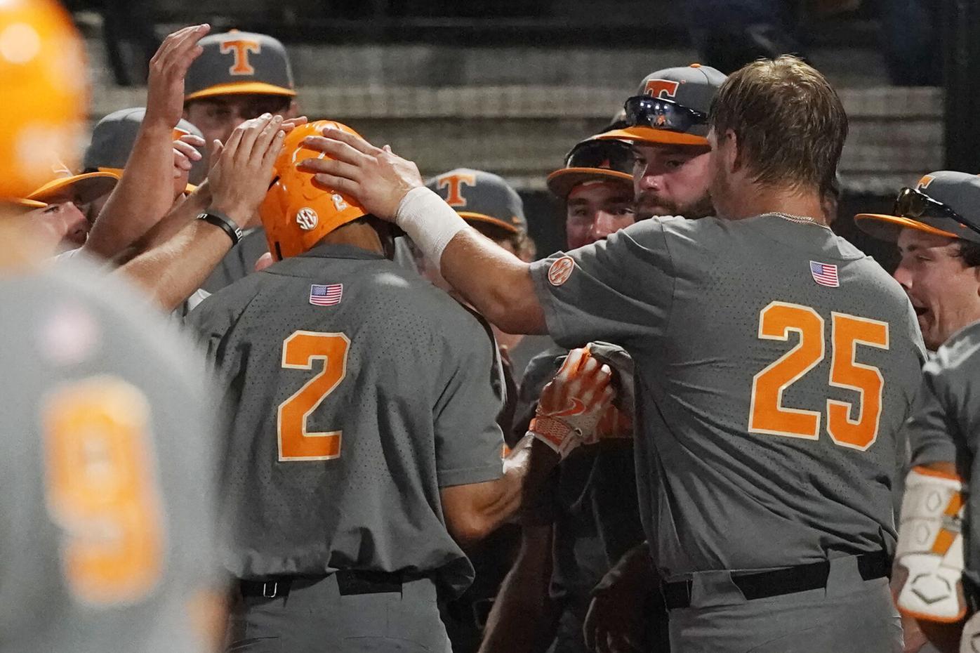 Tennessee baseball earns first CWS win since 2001